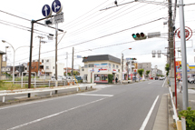 「鵠沼運動公園」交差点を左折